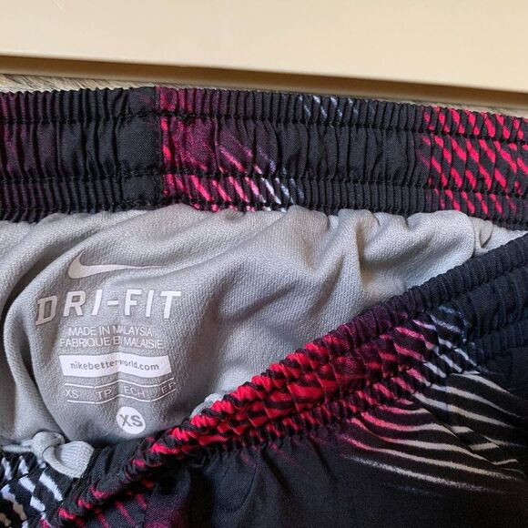 XS nike dri fit polka dot shorts - Picture 2 of 3
